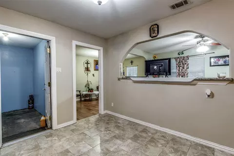 Entry Way - 1017 Bluebonnet Ln, Mesquite, TX 75149 photo 1 of 1