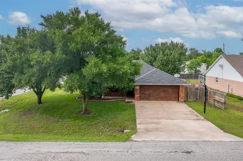 402 W Thomas St, Leonard, TX 75452