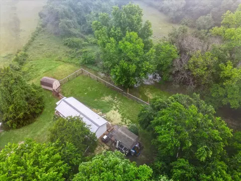 129 Pine Bluff Ct, Springtown, TX 76082 photo 2