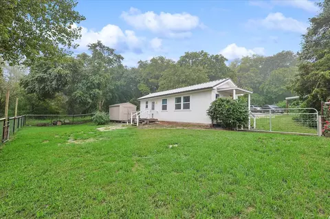 129 Pine Bluff Ct, Springtown, TX 76082 photo 16