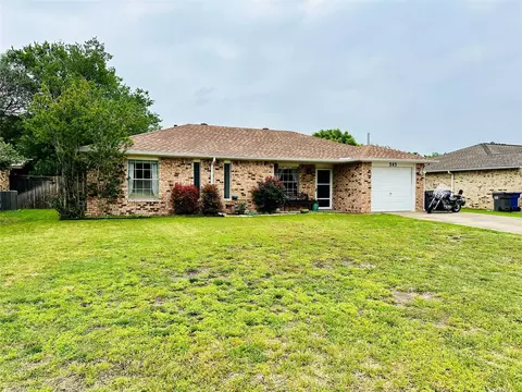 303 E Milas Ln, Glenn Heights, TX 75154