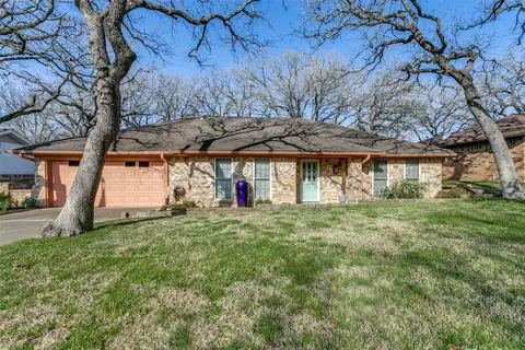 2233 Cambridge Dr, Hurst, TX 76054