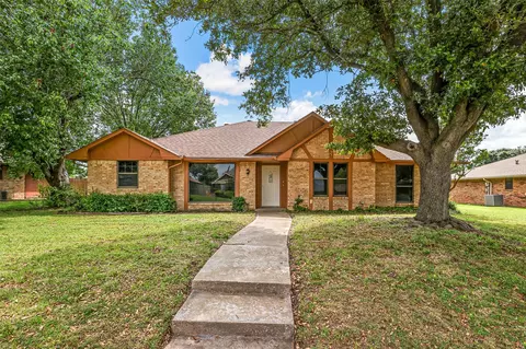 312 Trevino Trl, Lancaster, TX 75146