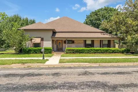 302 W Main St, Honey Grove, TX 75446