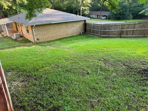Exterior - 1905 Church St, Ruston, LA 71270 photo 3 of 4