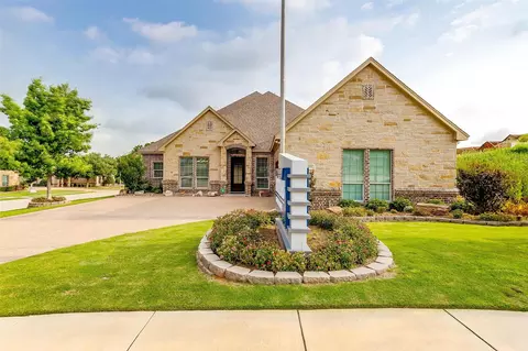 1116 Alta Sierra Dr, Benbrook, TX 76126