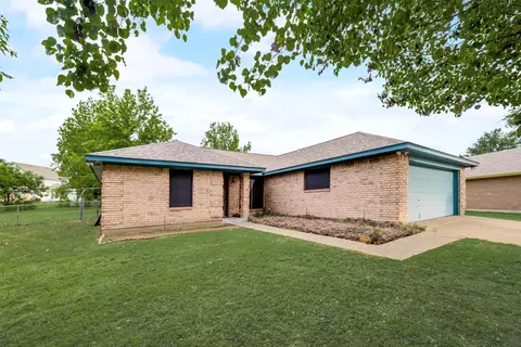 796 Beverly Dr, Terrell, TX 75160 photo 2