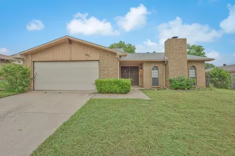 3821 Walnut Dr, Bedford, TX 76021