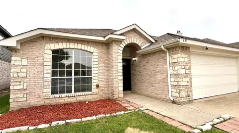 633 Fox Run Trl, Saginaw, TX 76179