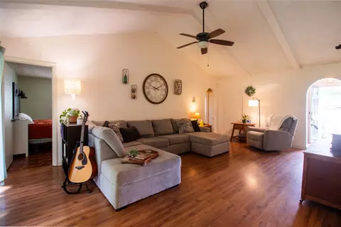810 Rockwall Dr, Euless, TX 76039 photo 4