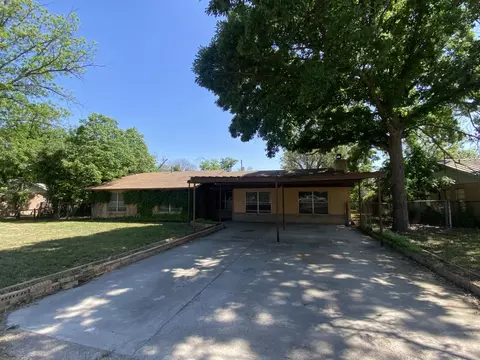 205 Mesquite St, Junction, TX 76849