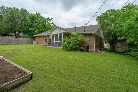 512 Oak St, Sanger, TX 76266