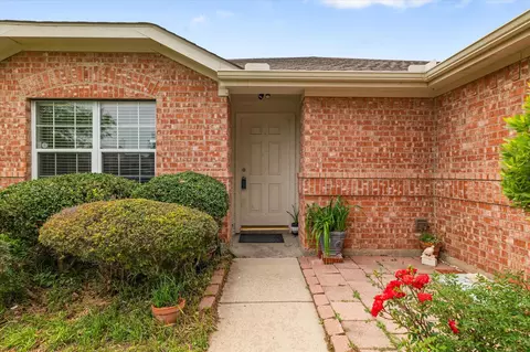 3529 Hermalinda Dr, Denton, TX 76207