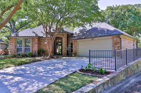 5200 Andalusia Ct, Arlington, TX 76017