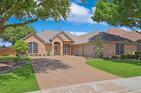 2043 Fair Oaks Cir, Corinth, TX 76210
