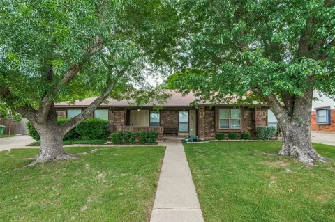 1005 Stableway Ln, Bedford, TX 76022