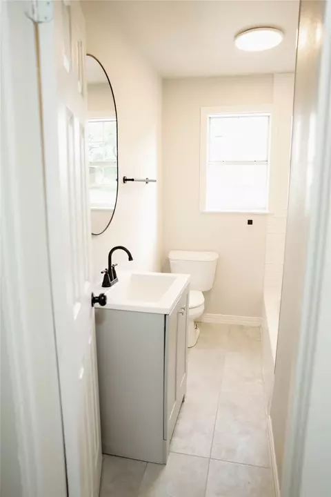 Bath - 416 W Cardinal St, Ector, TX 75439 photo 5 of 8