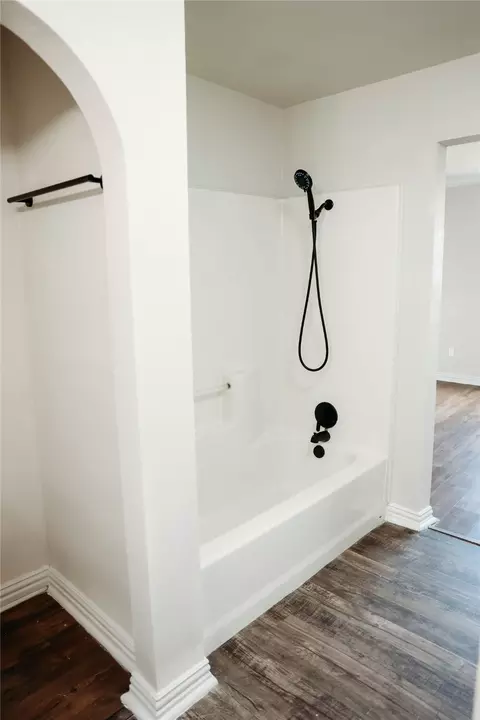 Bath - 416 W Cardinal St, Ector, TX 75439 photo 6 of 8