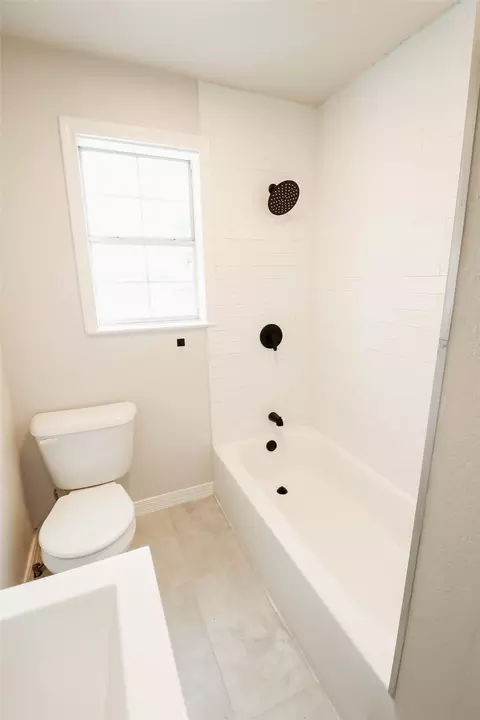 Bath - 416 W Cardinal St, Ector, TX 75439 photo 3 of 8