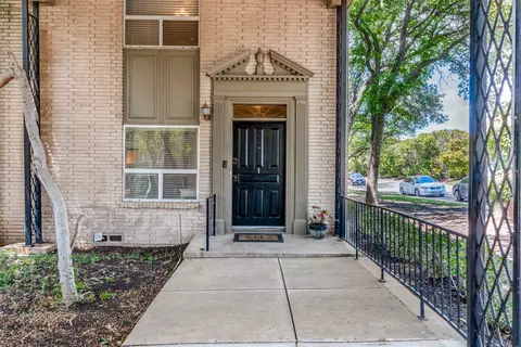 7424 W Northwest Hwy #1, Dallas, TX 75225