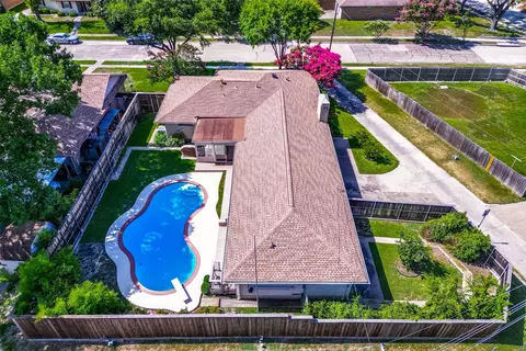 135 W Kenwood Dr, Garland, TX 75041