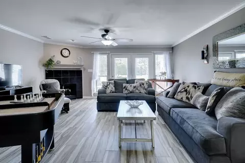 5505 Club Cove Ct, Granbury, TX 76049