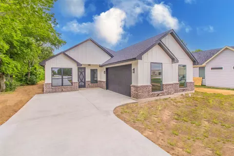 1098 Dan Gould Dr, Arlington, TX 76001