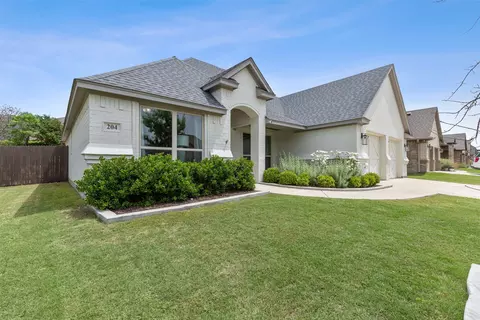204 Melbourne Dr, Willow Park, TX 76087