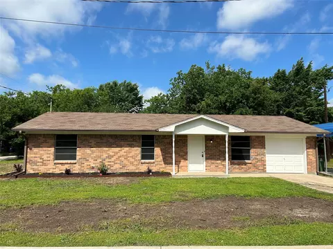 202 Denton St, Sanger, TX 76266