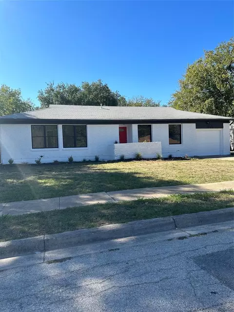3243 Mimosa Park Dr, Richland Hills, TX 76118