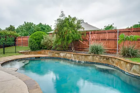 9025 Dry Creek Dr, Fort Worth, TX 76244