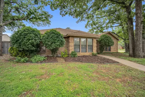 3000 Quail Ln, Arlington, TX 76016