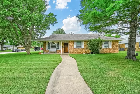 303 Staffordshire Dr, Irving, TX 75061