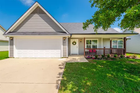 1725 Post Oak Ct, Denton, TX 76209