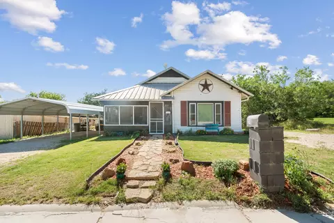215 NE 9th Ave, Mineral Wells, TX 76067