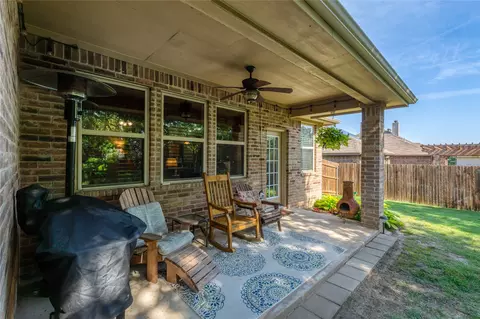 604 Kriston Dr, Azle, TX 76020