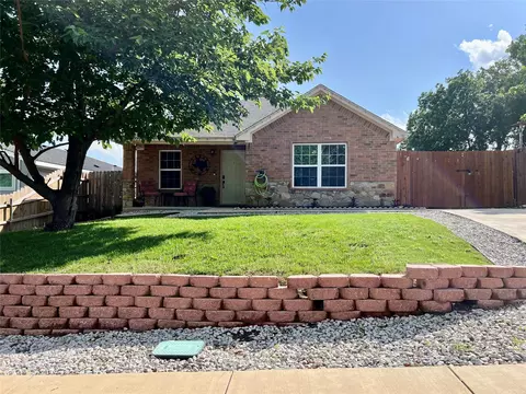 2725 NW 16th St, Fort Worth, TX 76106