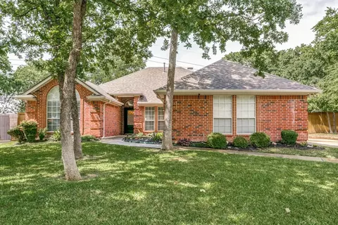 3625 Bordeaux Ln, Hurst, TX 76054