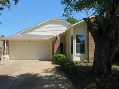 2415 Busch Dr, Arlington, TX 76014