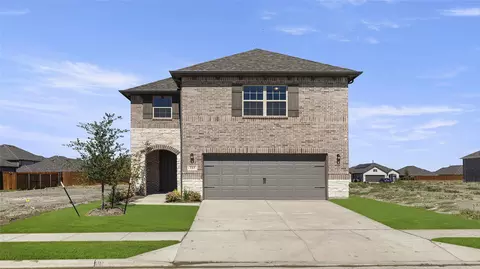 737 Hidden Feather Dr, Lavon, TX 75166