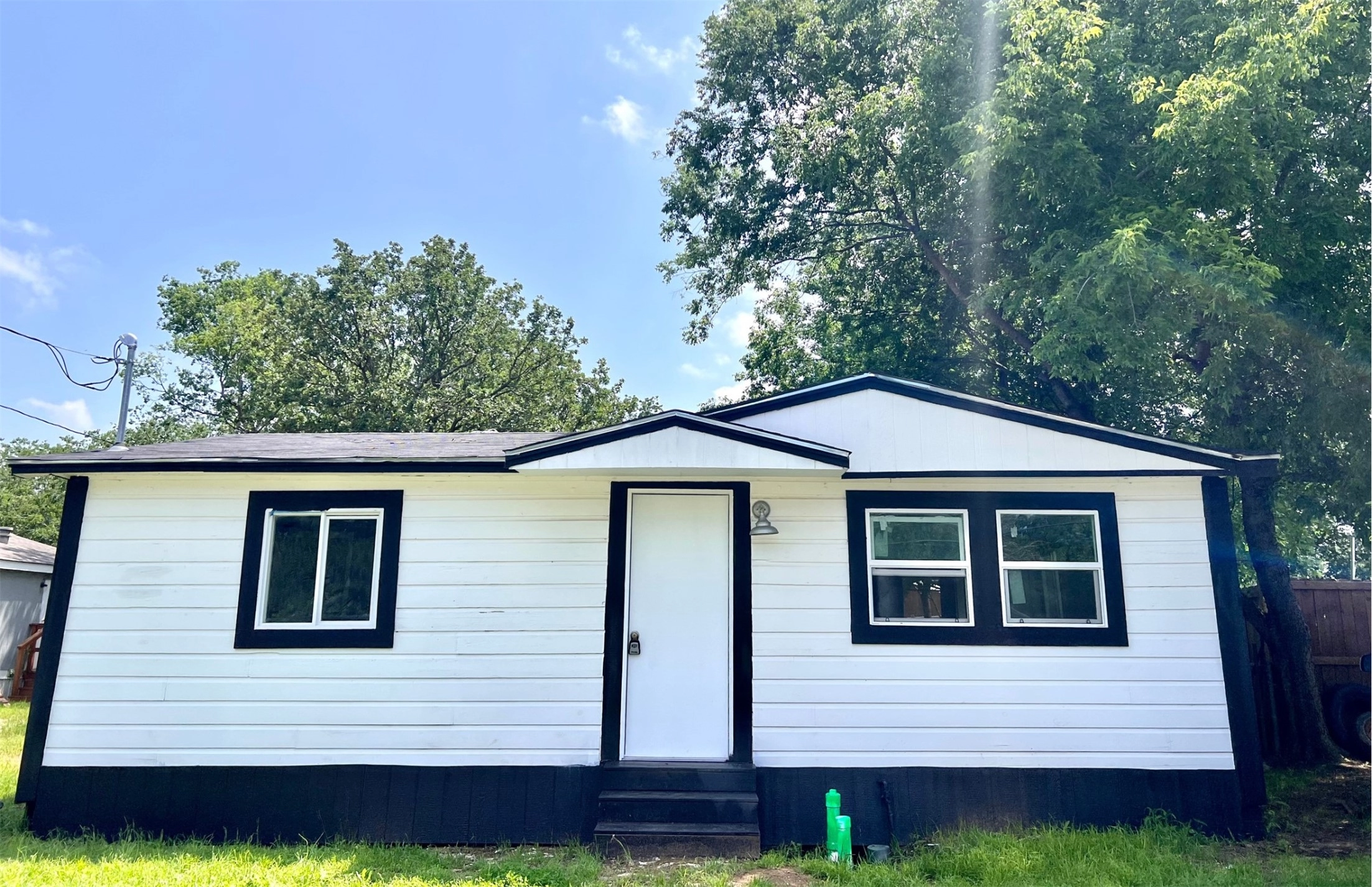 1409 Mesa Dr  