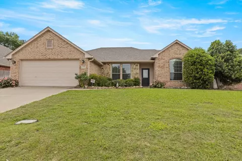 6202 Cynthia Dr, Midlothian, TX 76065