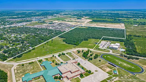 1301 James Rd, Granbury, TX 76049