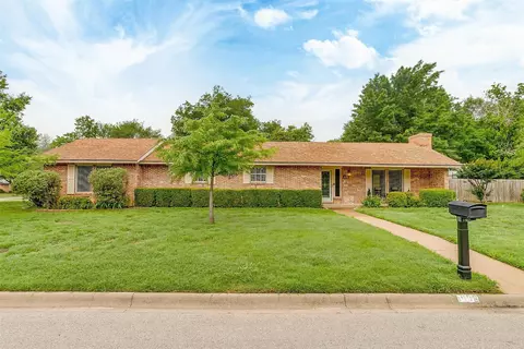 1006 Berkley Dr, Cleburne, TX 76033