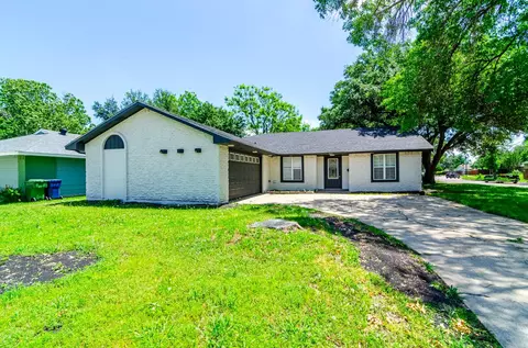 466 Woodmere Dr, Garland, TX 75043