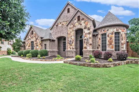 8713 Shadywood Ln, North Richland Hills, TX 76182