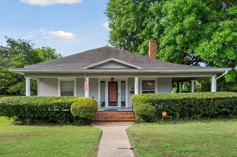 Exterior - 102 E 7th St, Lancaster, TX 75146 photo 2 of 9
