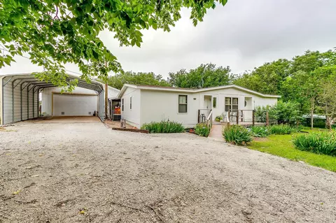 9801 2nd St, Joshua, TX 76058