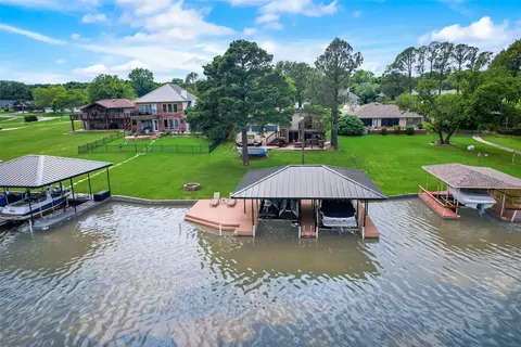 1251 Kiowa Dr W, Lake Kiowa, TX 76240