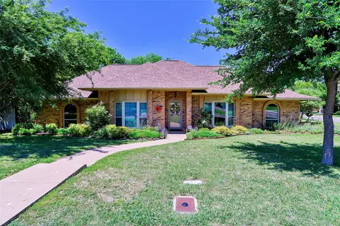 4200 Buttonwood Rd, Fort Worth, TX 76133